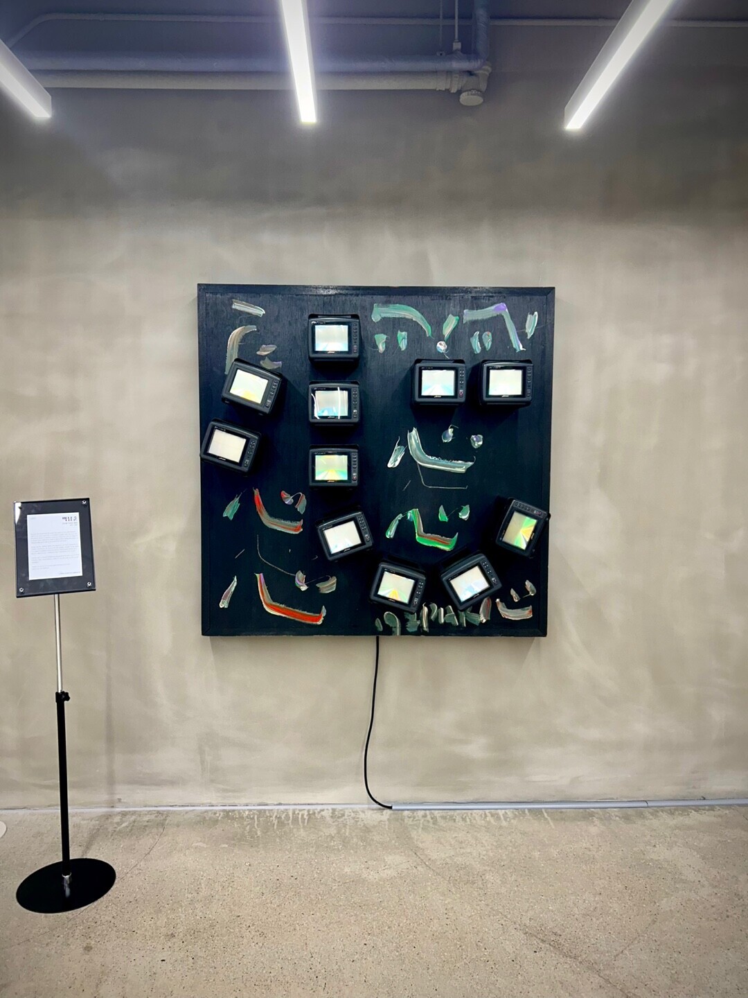 <마음 심(心)>, 백남준(1932-2006), Mixed media, 1992