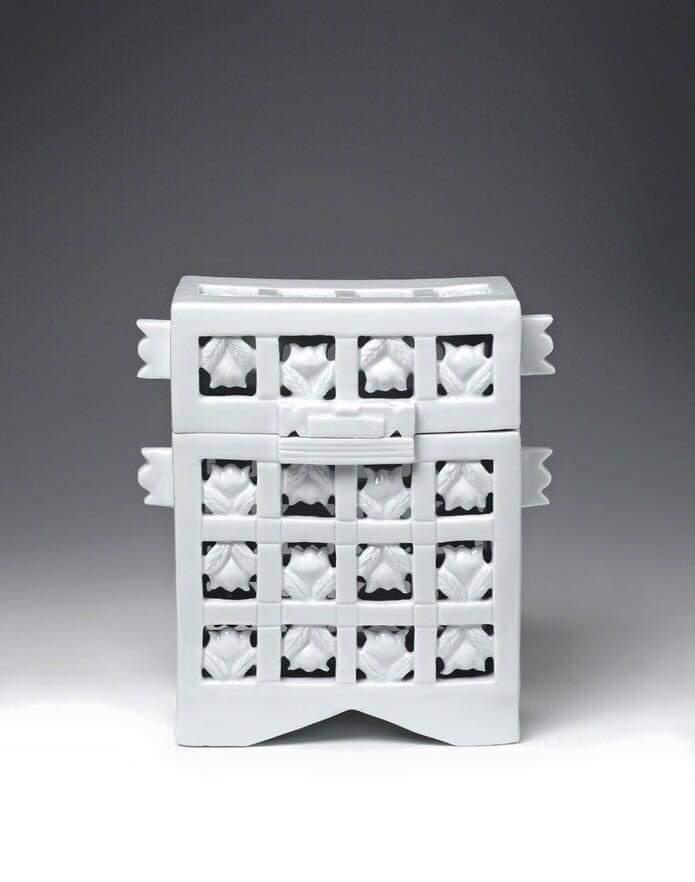 <석류문백자투각함, 투각기법, 백토, 투명유, 25x9x33cm, 2020>