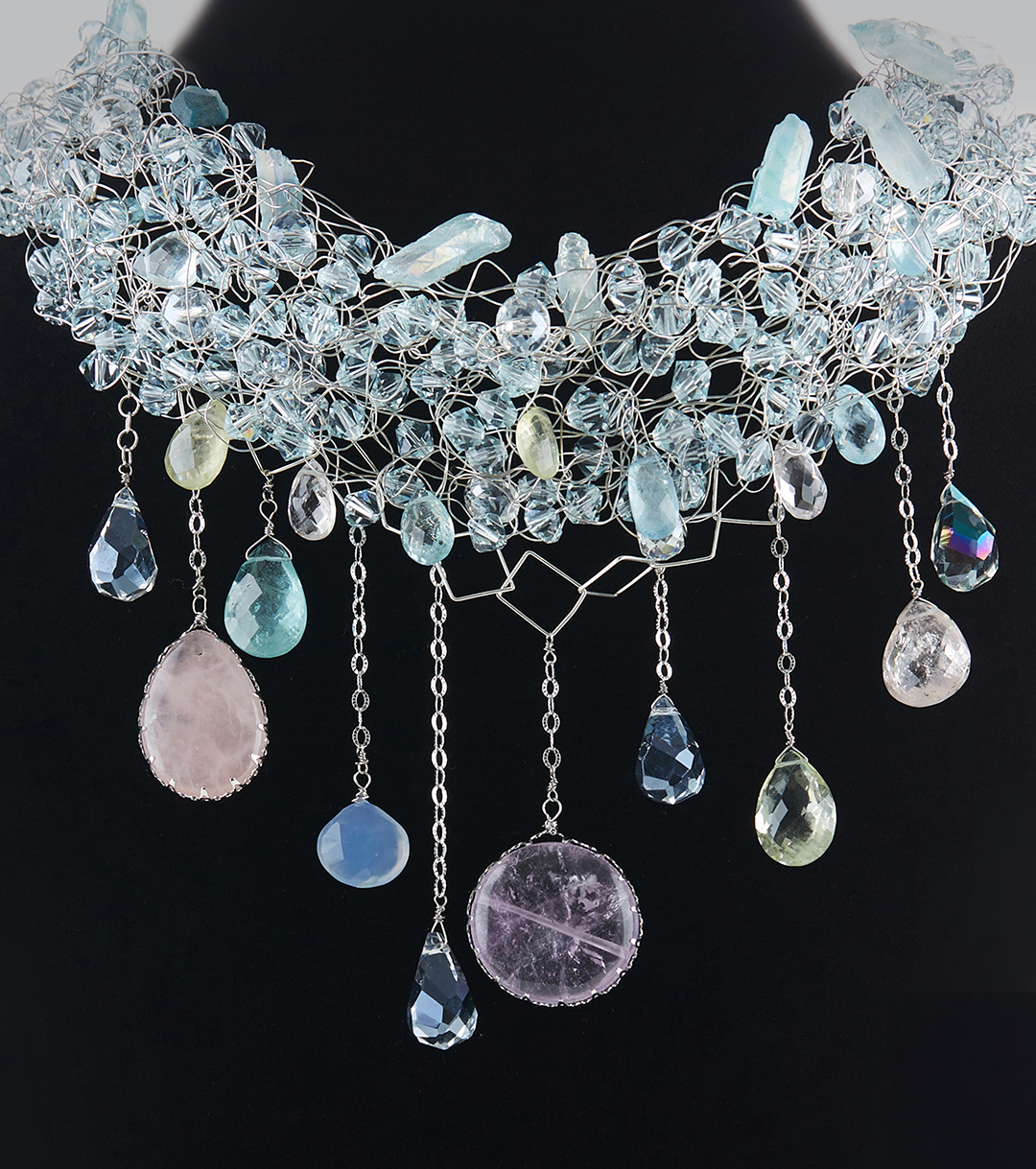 <The Brightest Star Necklace, 독창적인 사슬 디테일 구현 기법, 레이어드 & 양면 연출 가능한 디자인 방식, 스와로브스키 크리스탈, 천연석, 금속 체인, Free, 2025>