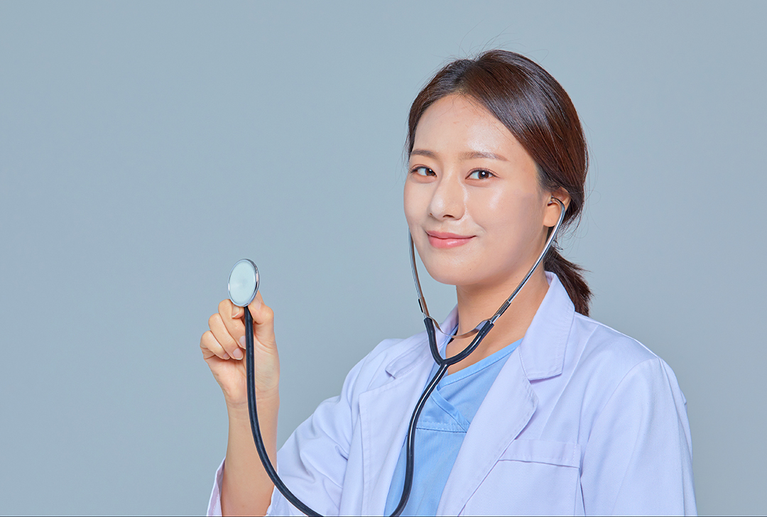 청진기를 착용하고 있는 의사